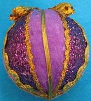 Новогоднее украшение елочное "Шар" фиолетово-золотой. 7см., полимер. 69832
