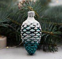 Игрушка ёлочная КОЛОМЕЕВ "Шишка в снегу,зелёная мат" ФУ-2-90/32 зел.мат стекло, 9см,подар.уп.
